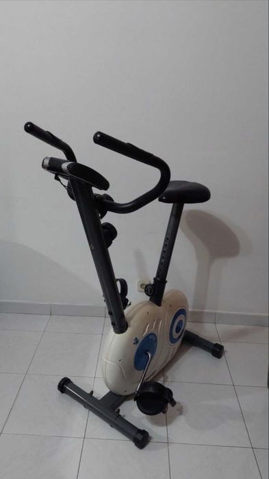 Bicicleta estática Newfit treino / musculação / exercício físico