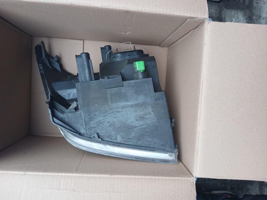 Фара форд транзит 2011 рік