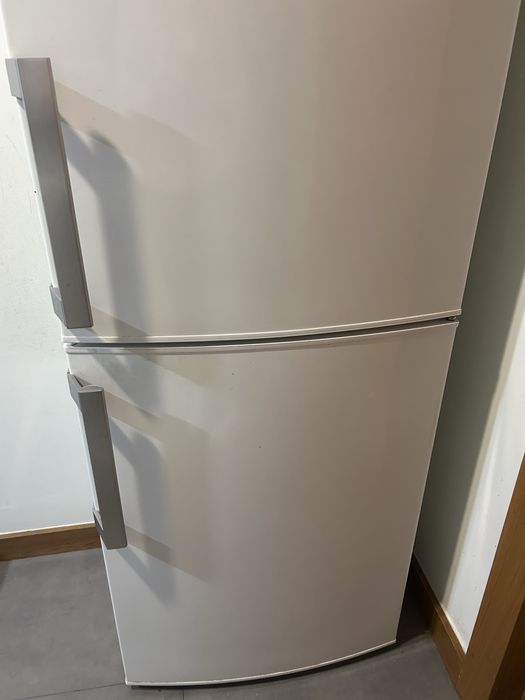 Frigorifico AEG com 3 anos