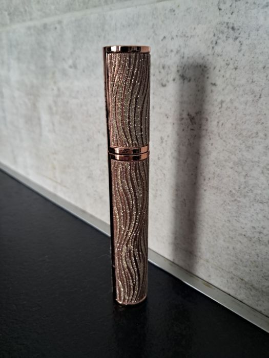 Nowy tusz do rzęs czarny pogrubiający