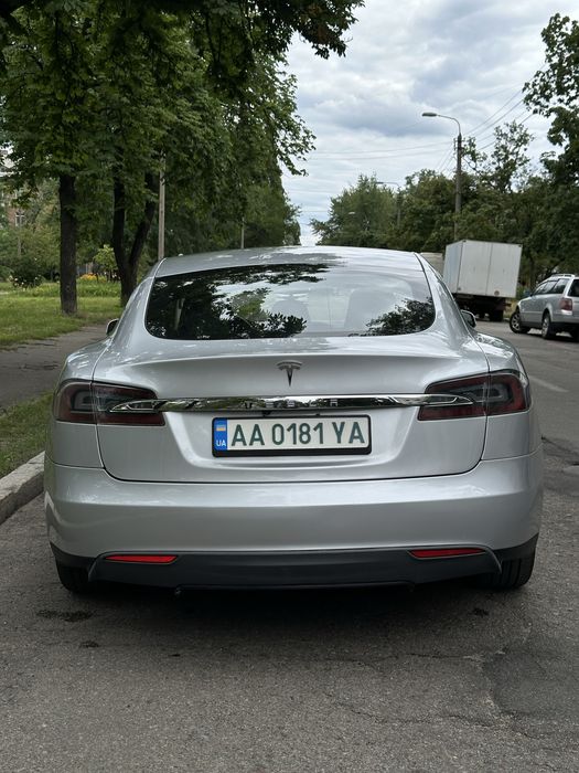 Tesla Model S  75 ( Тесла )
