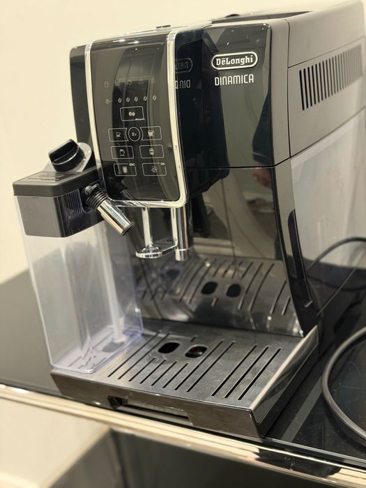 Кавомашина Delonghi Dinamica
