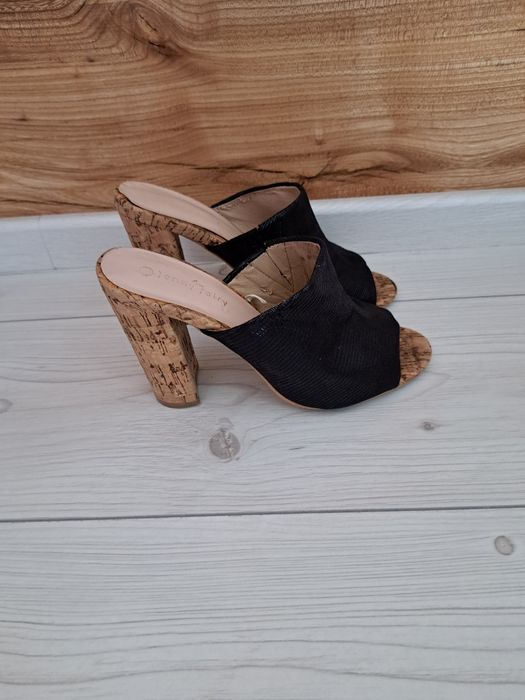 Letnie klapki na slupku 38