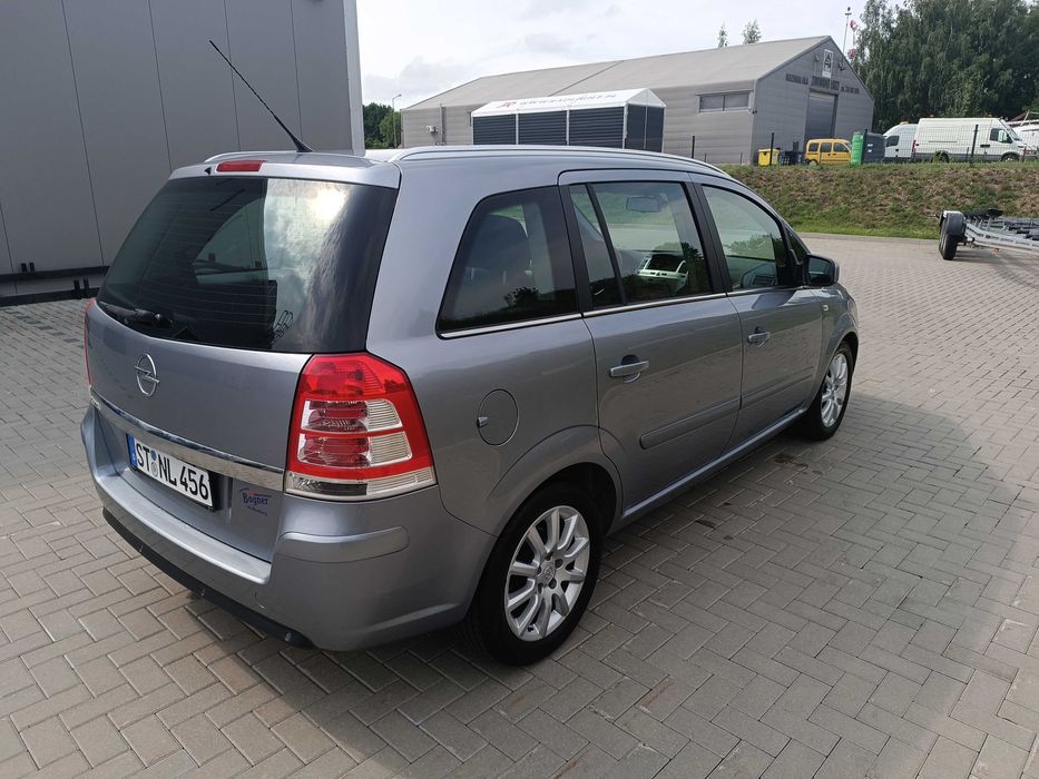 Opel Zafira B 1,8 benz,import Niemcy,7 osobowa,lift,ładny stan 2009rok