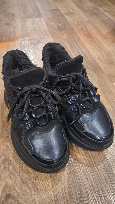 Зимние кроссовки 38