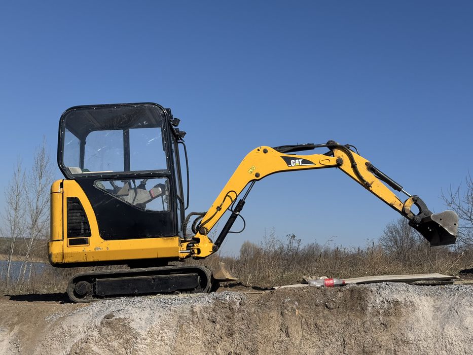 Продам міні екскаватор Caterpillar з тралом
