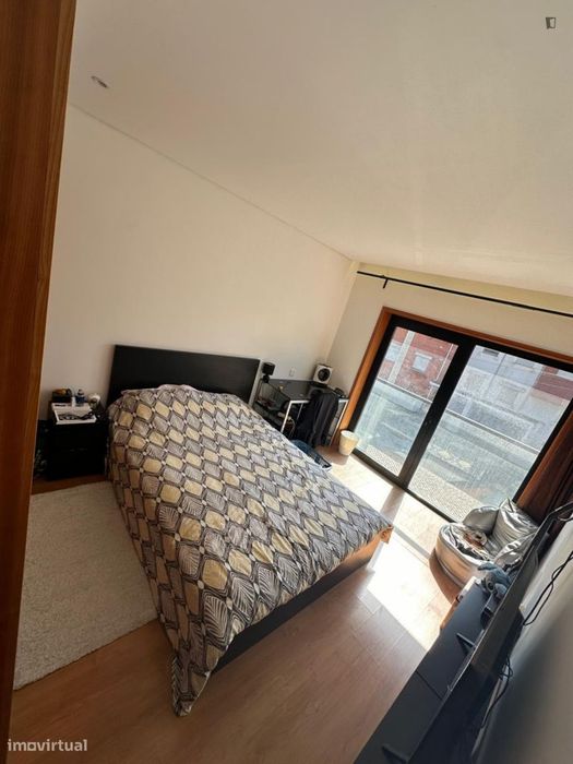 Quarto - localizado em Paranhos Porto