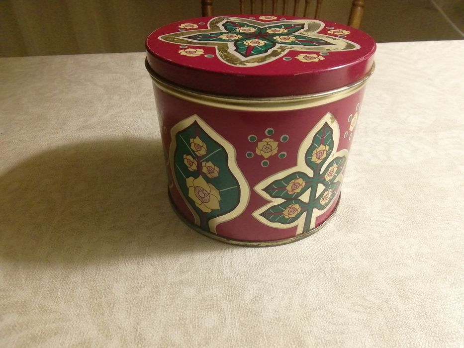 Металева банка з під чаю. 80 роки минулого століття.