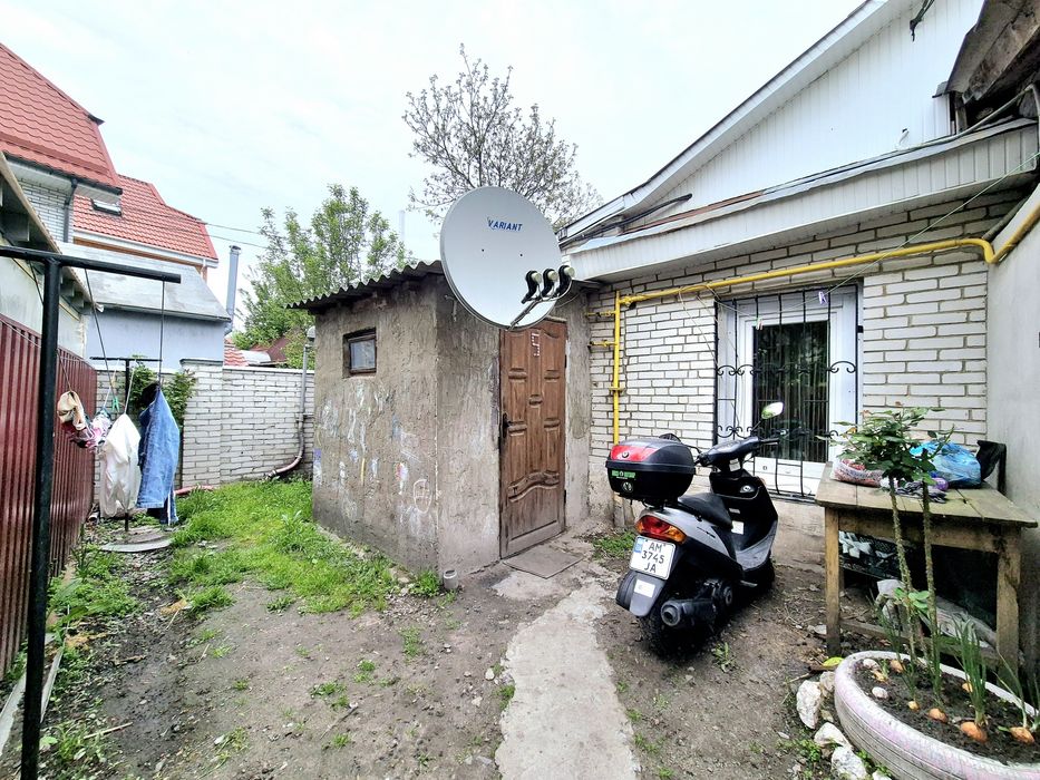 Центр частина будинку вул. Л. Українки 1 кімната без зручностей