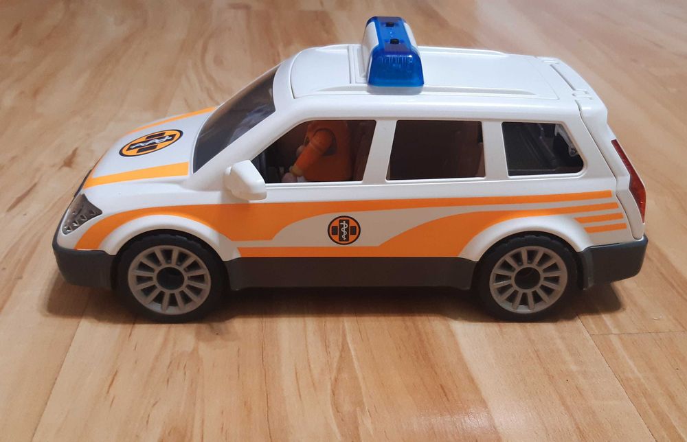Playmobil Lego 70050 karetka ze światłami i dźwiękiem