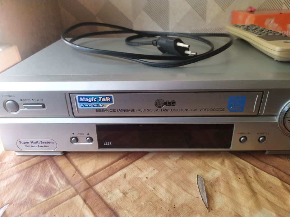 Продам пишущий видеоплеер lg, в отличном состоянии.