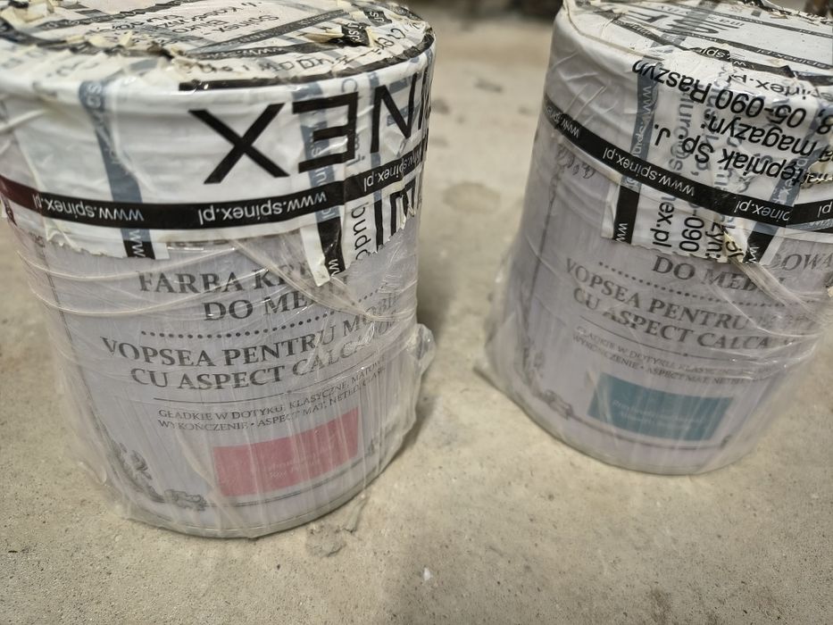 Farby kredowe do renowacji mebli Rust Oleum różowa i niebieska