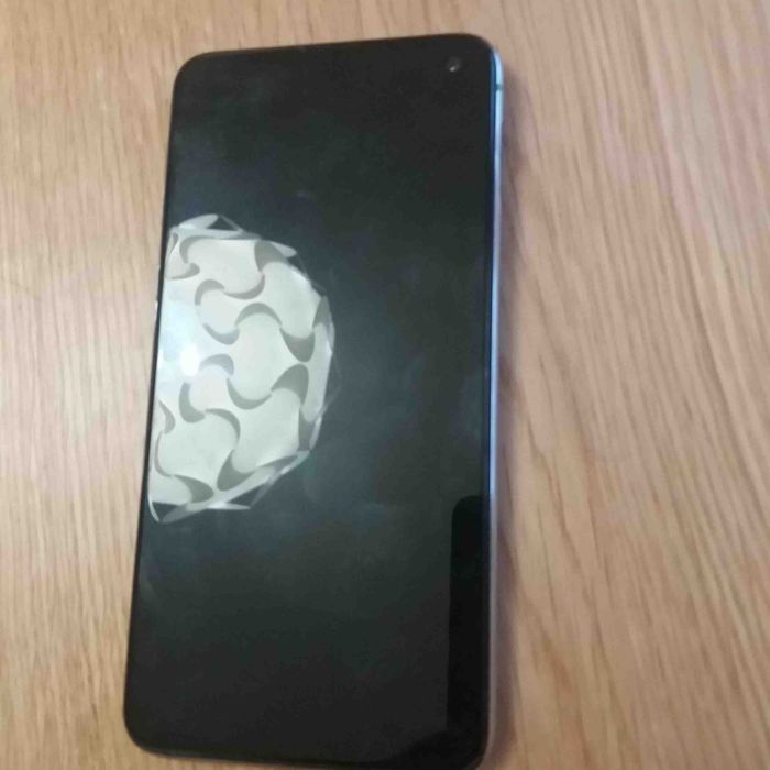 Samsung S10E uszkodzony