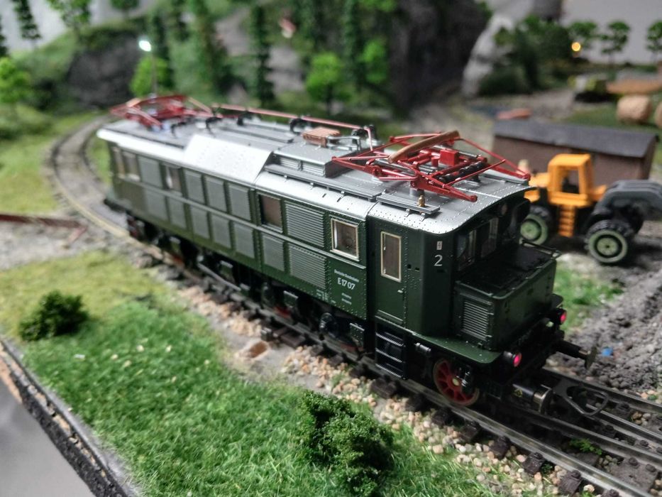 Super lokomotywa elektrowóz H0 ROCO E17 DCC - jazda + oświetl.