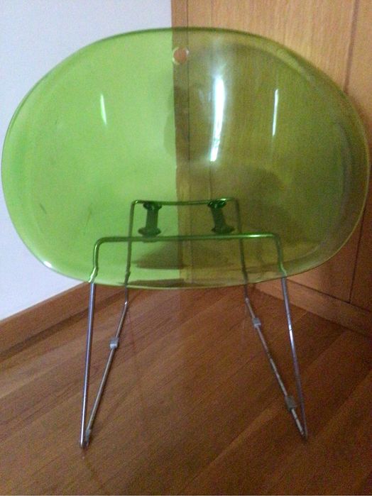2 Cadeiras de marca Area, cor verde transparente