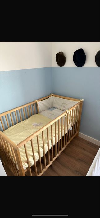 Berço e colchão ikea