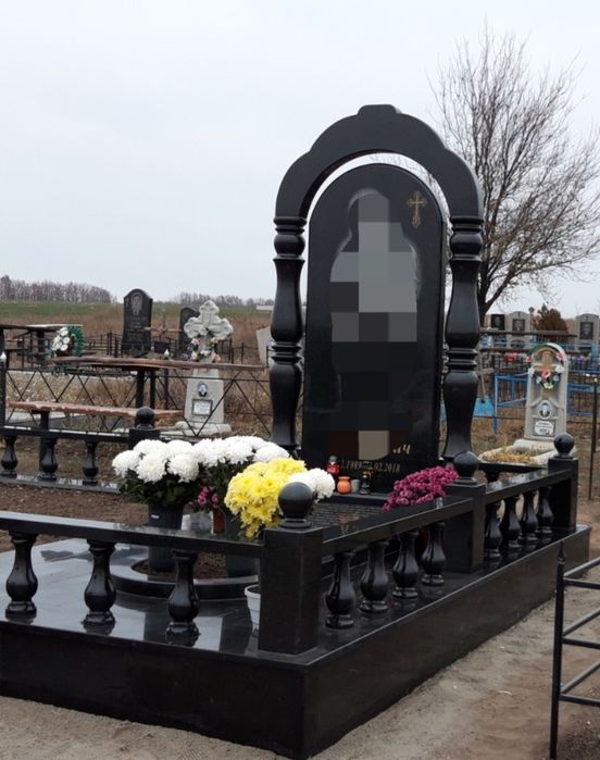 Памятники, изделия из гранита. Укладка плитки.Фотоскло.