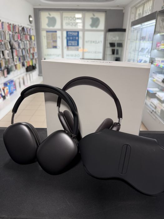 Apple Airpods Max space Lightning