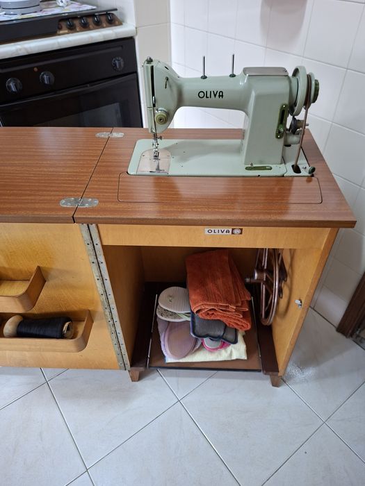Máquina de costura Oliva