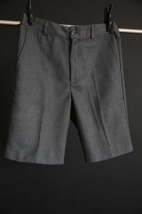 Uniforme escolar - calções cinzentos (OBS, Cedros, Bom Sucesso, etc.)