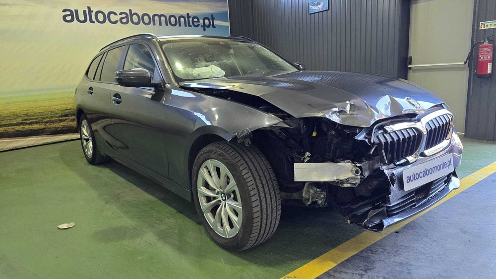 BMW 330 e Plug-IN - Salvado