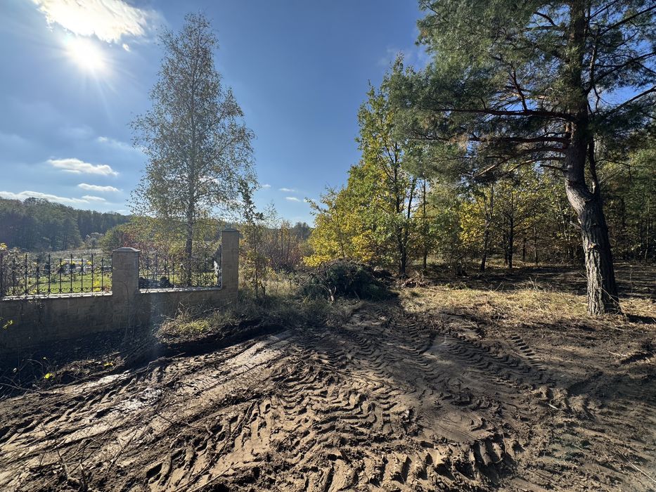 Земельный участок  от 20 сот Горбовичи в лесу.