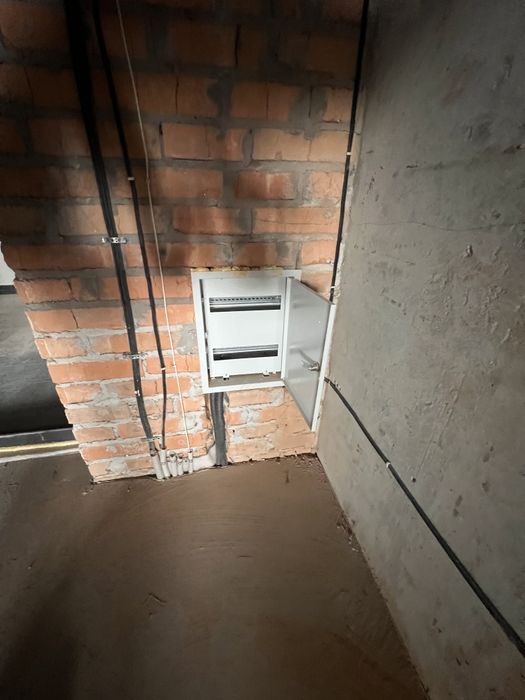 Продам 3к квартиру в Києві біля ТРЦ Ретровіль!