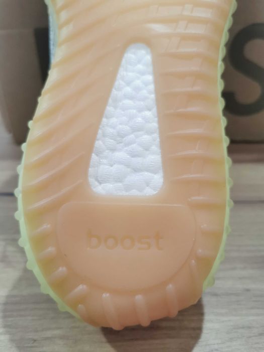 Yeezy Boost 350 V2 FX4349 rozmiar 42 Nowe