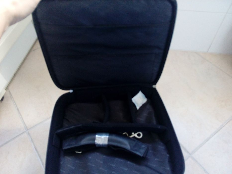 Mala nova em pele Portatil TARGUS