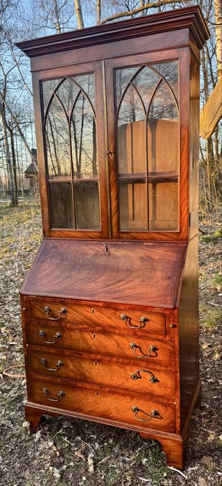 Mahoniowa sekretera w stylu angielskim