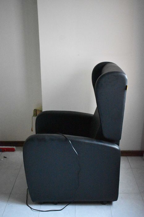 Sofá Poltrona Cadeirão Reclinável em Pele cmo Nova(o) Eléctrica ORTHOS