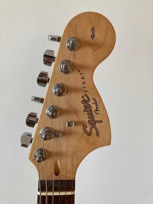 Guitarra elétrica Squier Affinity Stratocaster Race Green SSS