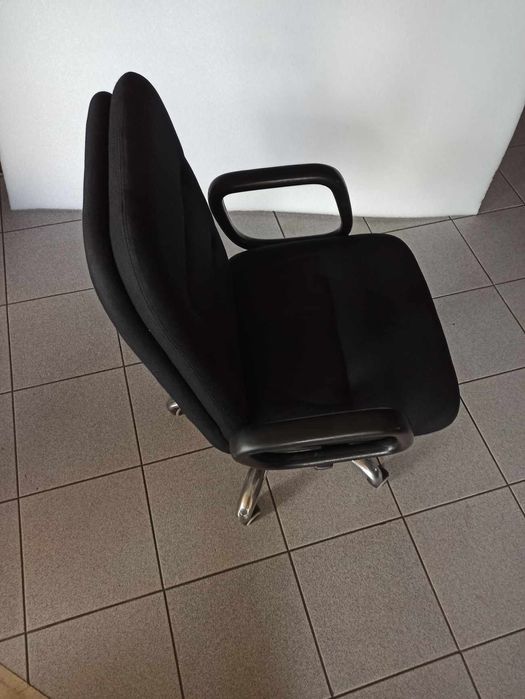 Cadeira escritório C/costa e braços