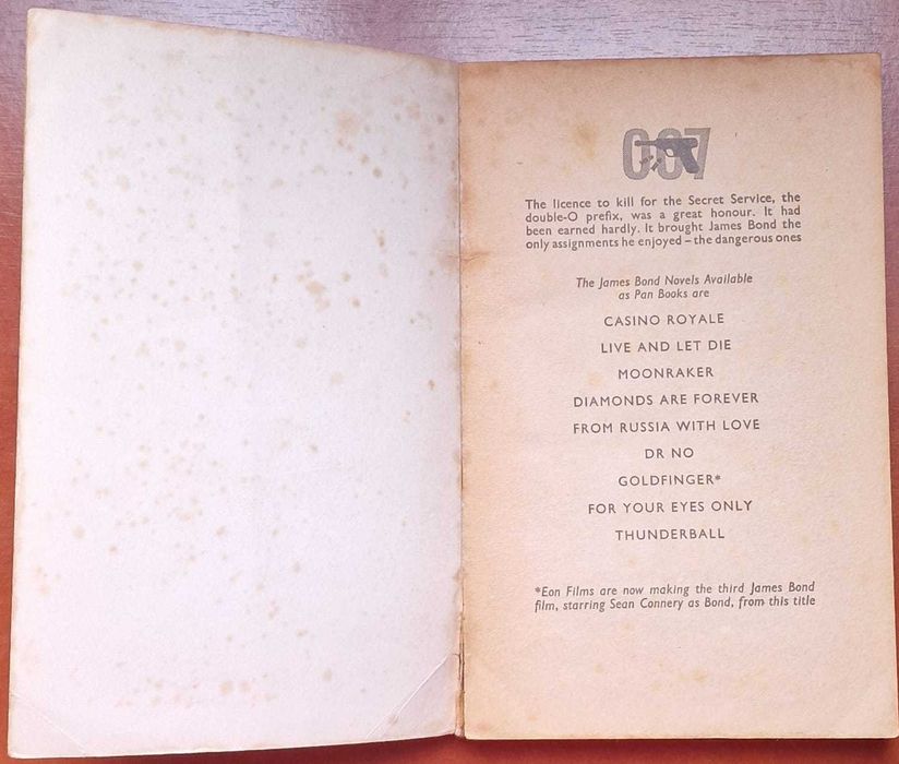 Livro James Bond 007: Casino Royale - Capa Credit Lyonnais - Ian Fleming - Pan Book