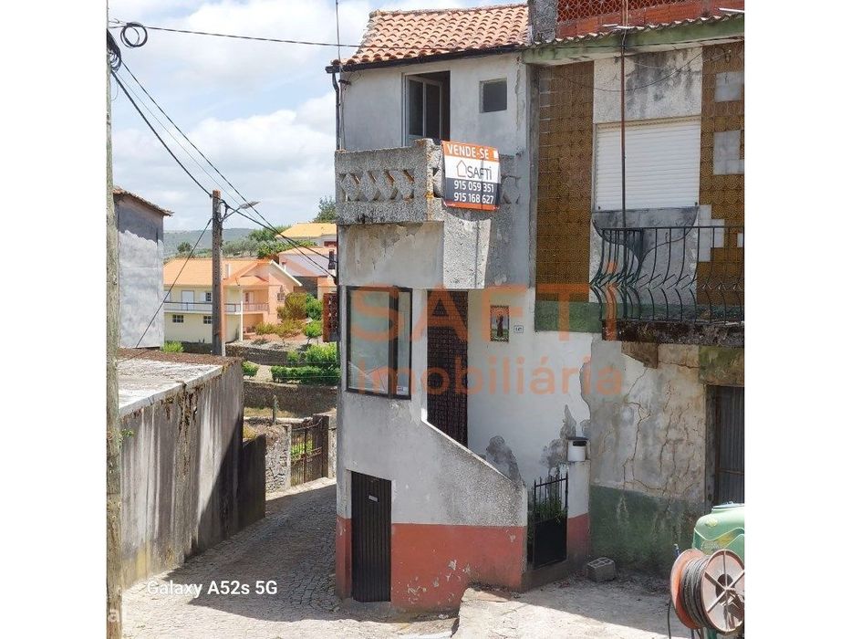 Casa Pequena, Aconchegante e Mobilada à Venda - Pronta para Morar!