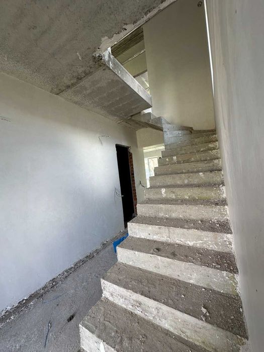 Продаж ГОТОВОГО до ремонту таунхауса 130м2 з гаражем та ділянкою