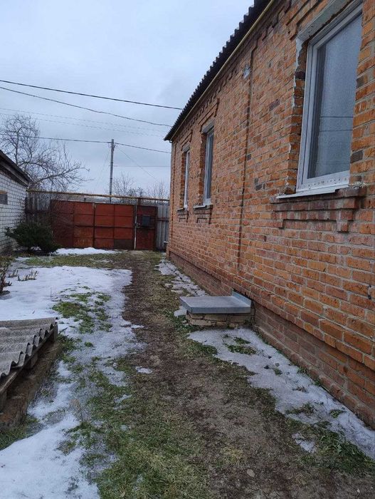 Продам кирпичный дом 108м2, земельный участок 25 соток г.Мерефа SM