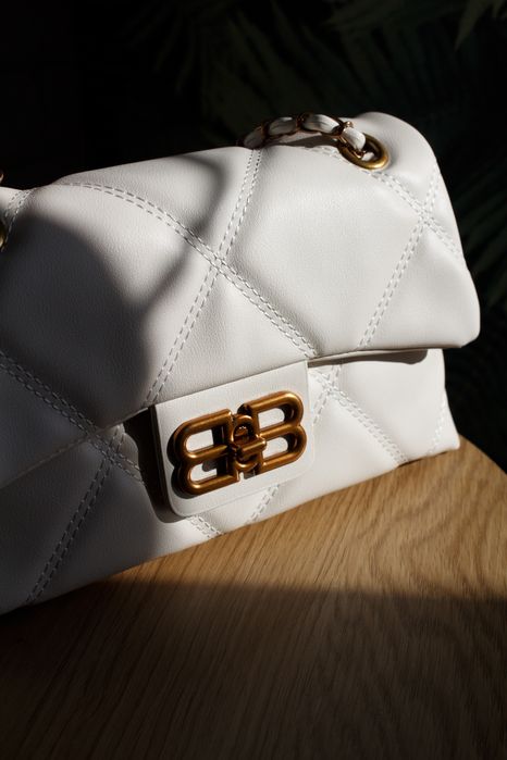 Біла жіноча сумка