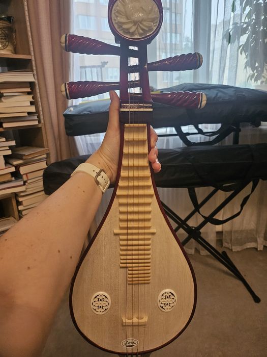 Люцинь, китайська лютня