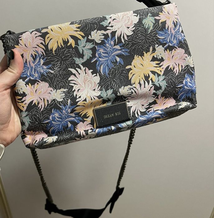 Carteira / pochete florida em material impermeavel