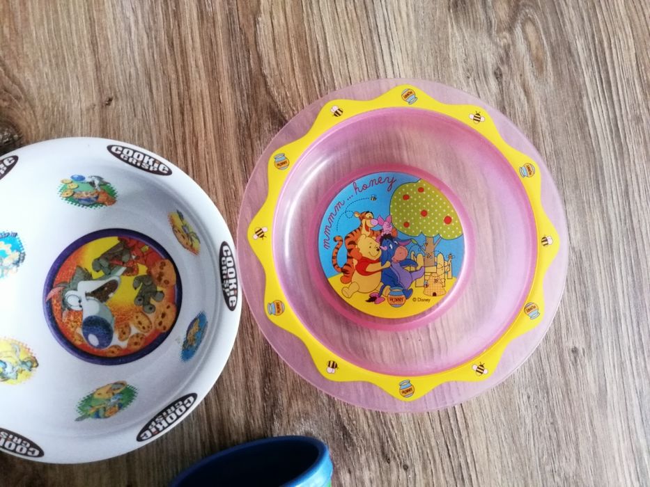 Zestaw plastikowych naczyń dla dziecka