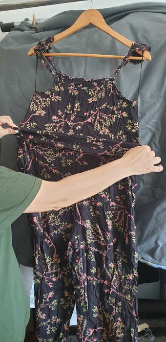 Macacão florido com cinto