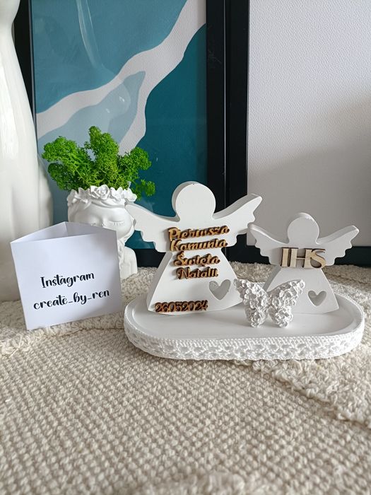 Komunia aniołki prezent od chrzestnych babci dziadka figurki dekoracje
