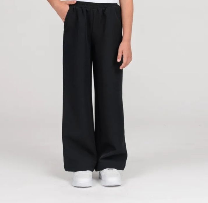 Чорні брюки палаццо