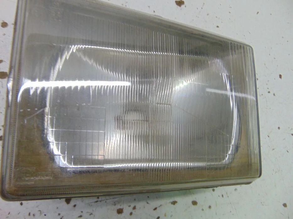 Renault trafic 1 º MODELO farol