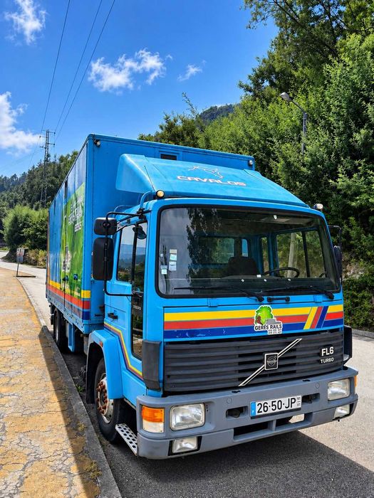 VOLVO FL6 14 transporte de cavalos