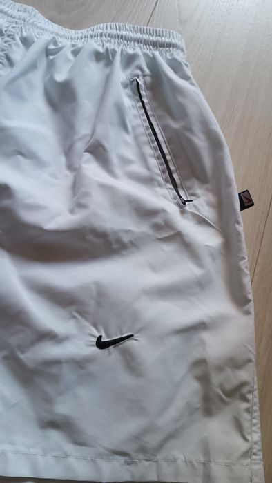 Продам фирменные шорты Nike.