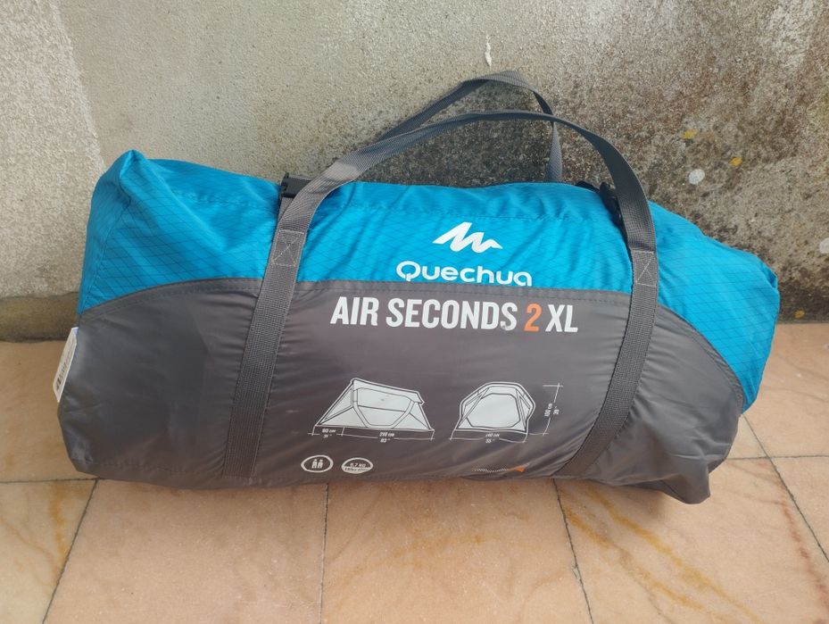 Vendo duas tendas. 2 colchões de solteiro edredom, de campismo .