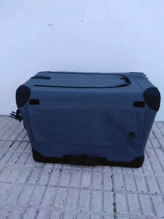 Mala de transporte para cão pequeno ou médio. Está como nova.