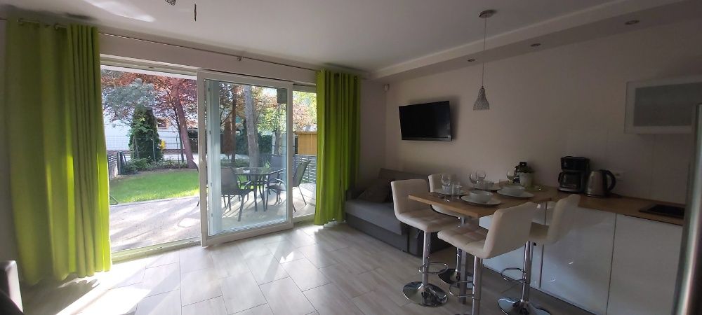 Pobierowo  Apartament 7 z tarasem i ogrodem. Huśtawka